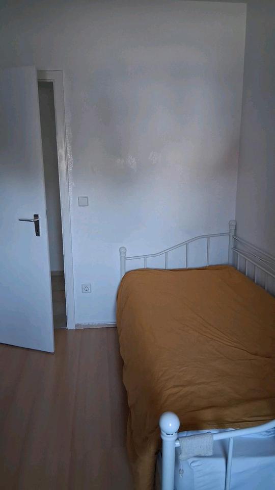 Schöne 4 Zimmer Wohnung mit großem Balkon
