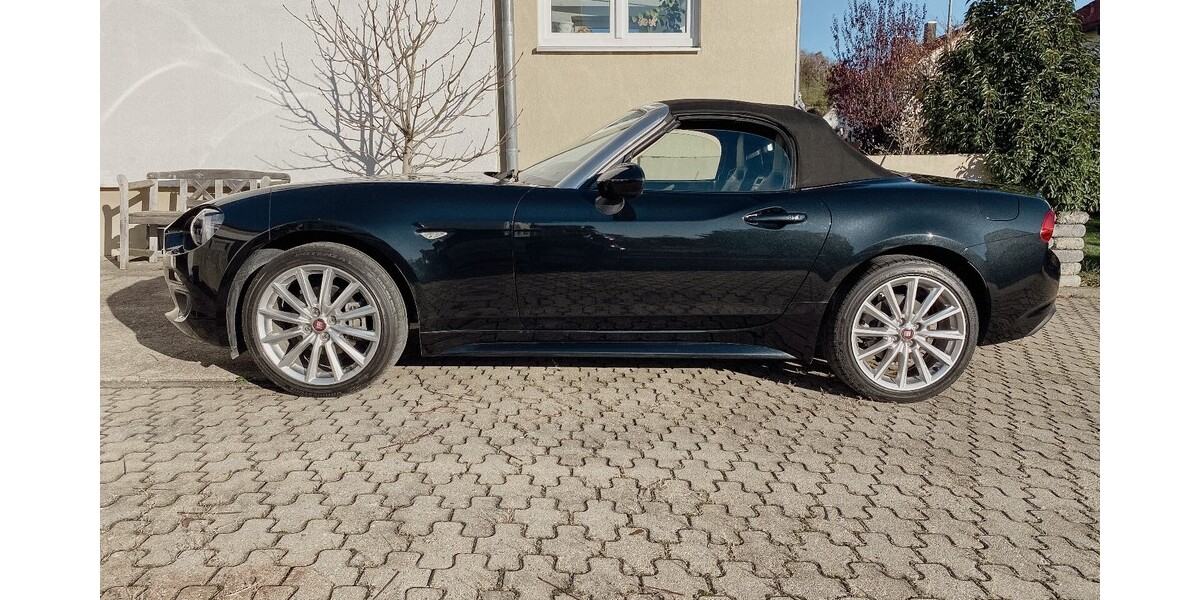 Fiat 124 Spider 19.505 km 22.500 &euro; Buch 89290