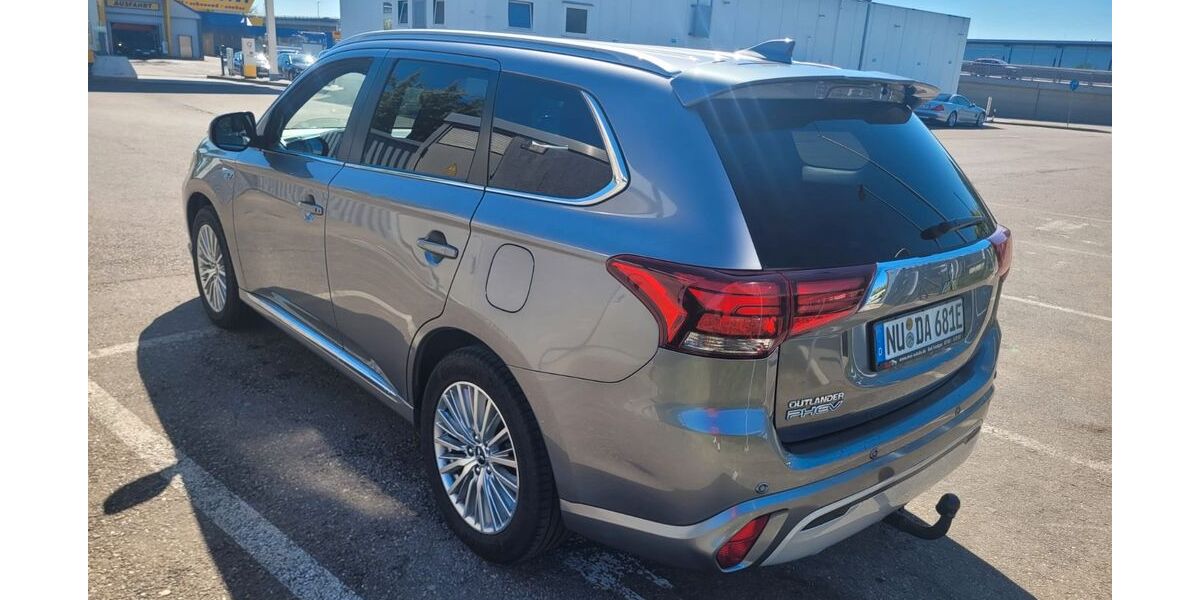 Mitsubishi Plug-in Hybrid Outlander 105.000 km 22.999 &euro; Neu Ulm 89231