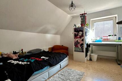 Schönes Zimmer in WG-Haus