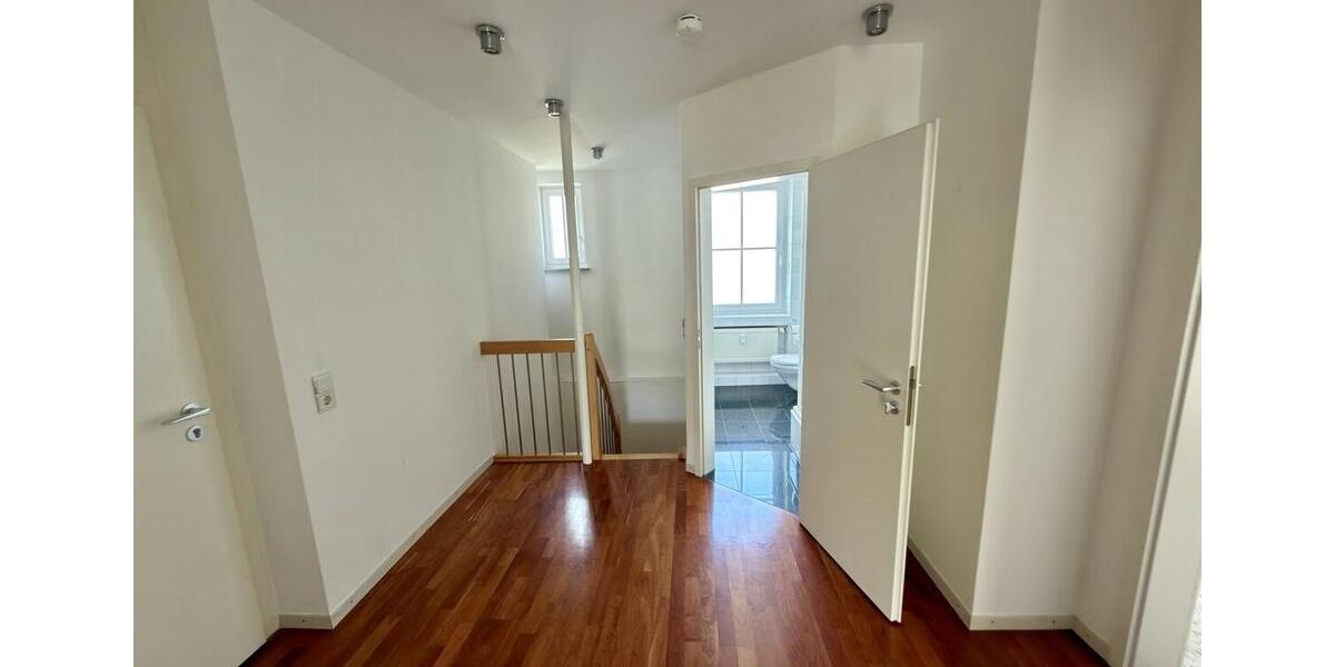 Etagenwohnung Neu-Ulm Ludwigsfeld - 4.5 Zimmer, 168 m&sup2;, 2.500&euro; | Angebot:26393674