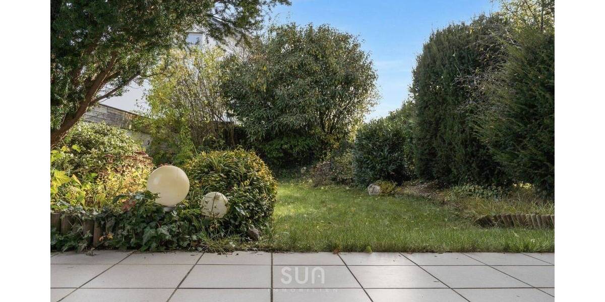 Familientraum.Grün. Ruhig. Einzigartig. Reiheneckhaus in Ulm-Unterweiler mit Pool und großem Garten! 8 zimmer