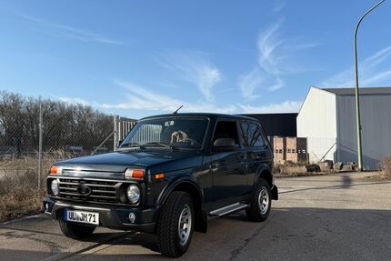 Lada Niva 18.000 km 14.999 &euro; Ulm 89077