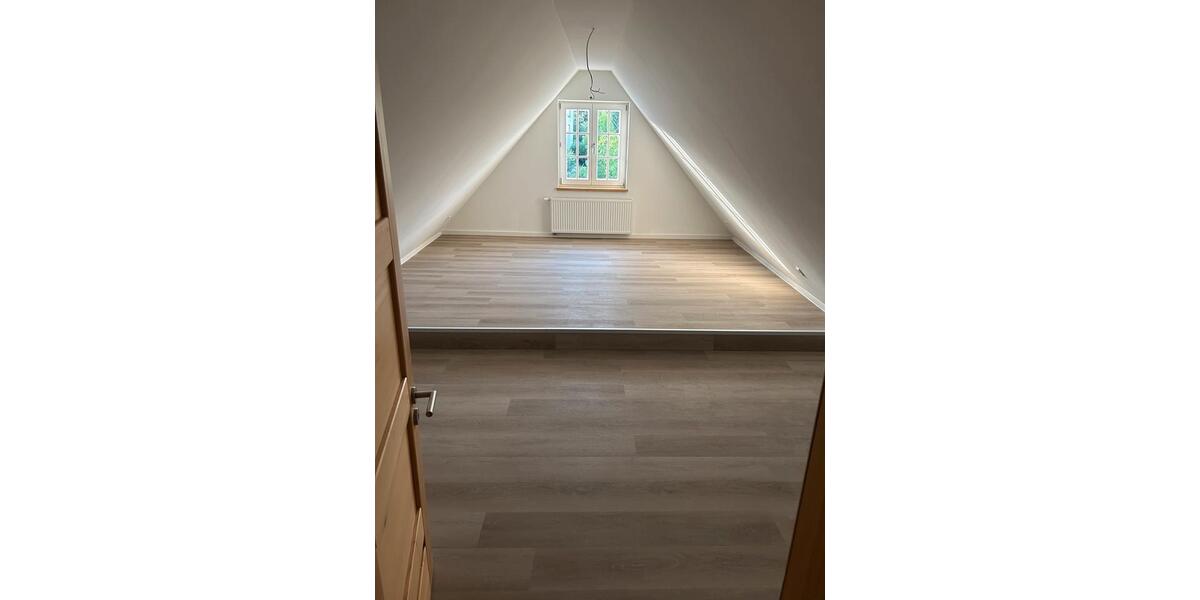 Dachgeschoßwohnung Langenau - 2 Zimmer, 24 m&sup2;, 900&euro; | Angebot:25980503