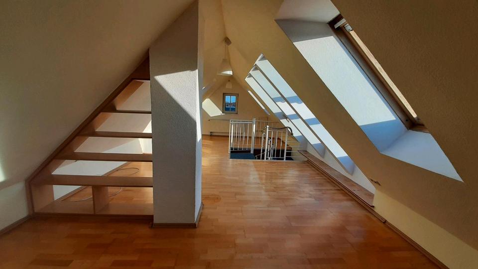 Dachgeschoßwohnung Berghülen - 3 Zimmer, 81 m&sup2;, 930&euro; | Angebot:26447033