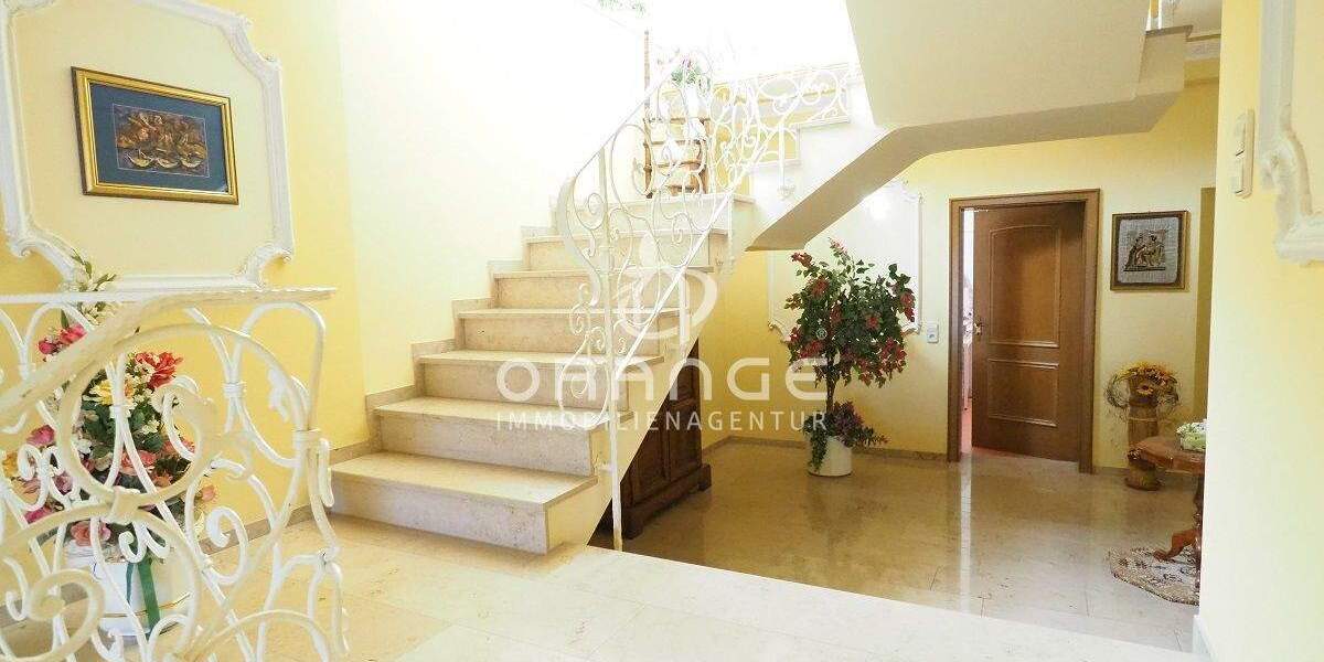 Mehrfamilienhaus, Wohnhaus Blaubeuren - 7 Zimmer, 226 m&sup2;, 975.000&euro; | Angebot:25678543