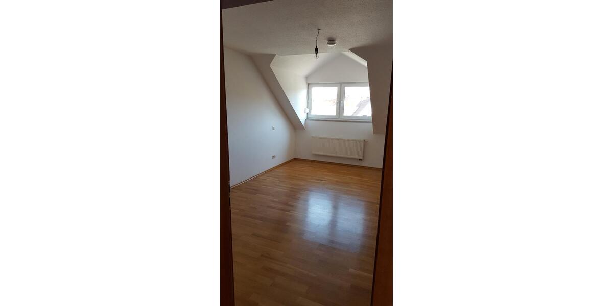 Dachgeschoßwohnung Günzburg - 3 Zimmer, 89 m&sup2;, 960&euro; | Angebot:26411253