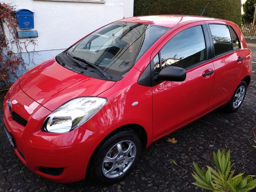 Toyota Yaris 177.000 km 2.990 € Altenstadt 89281