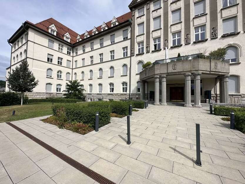 Wohnung zum Mieten in Ulm-Safranberg 1.990 € 135 m²