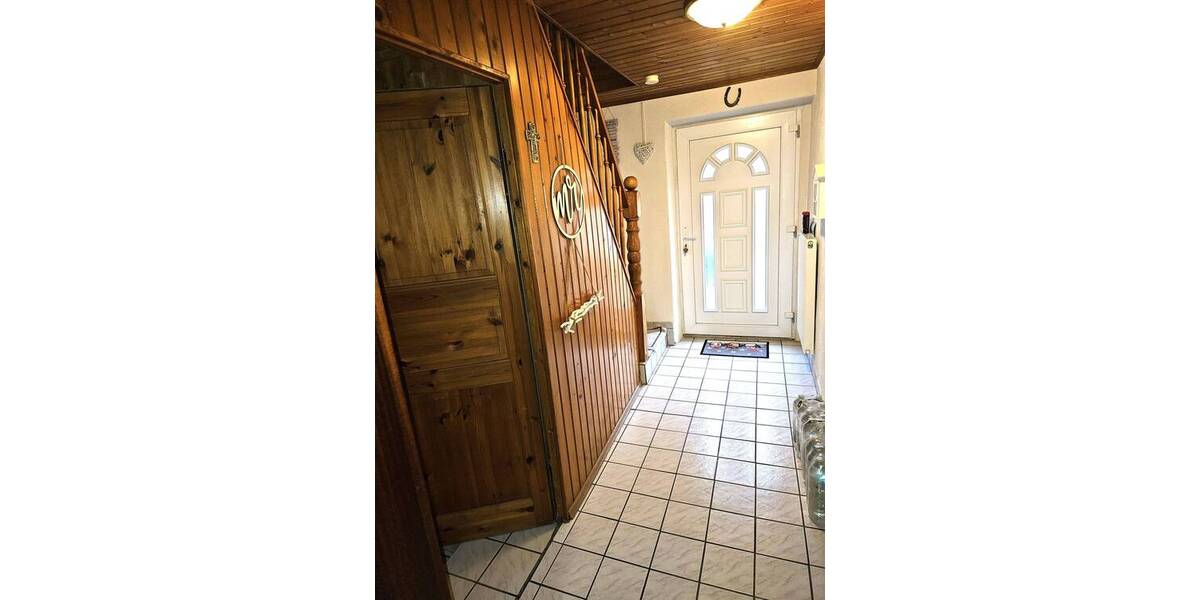 Etagenwohnung Laichingen Feldstetten - 7 Zimmer, 202 m&sup2;, 299.000&euro; | Angebot:25695100