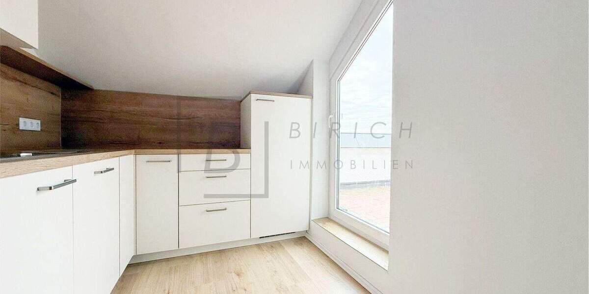 Ideal für Pendler: Ruhige 2,5-Zimmer-DG-Wohnung in Staig - nahe A7, mit neuer Küche & Dachterrasse 2 zimmer