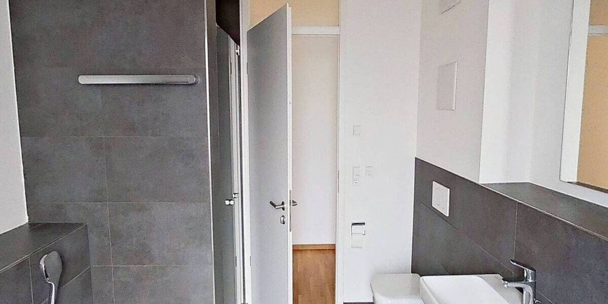 Etagenwohnung Ulm Mitte - 4 Zimmer, 174 m&sup2;, 2.400&euro; | Angebot:25736378