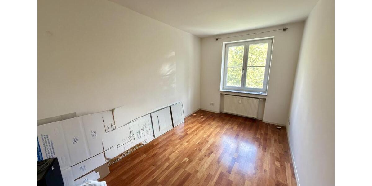 Etagenwohnung Neu-Ulm Ludwigsfeld - 4.5 Zimmer, 168 m&sup2;, 2.500&euro; | Angebot:26393674