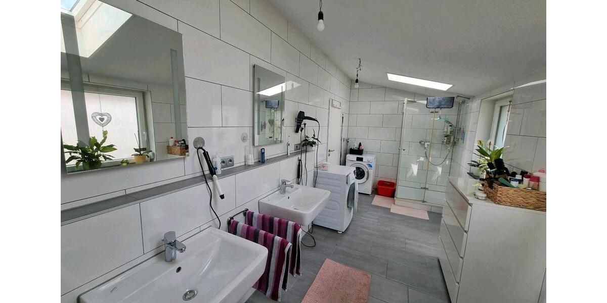 Dachgeschoßwohnung Laichingen - 3 Zimmer, 100 m&sup2;, 1.400&euro; | Angebot:26491775