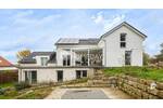 Modernes Mehrfamilienhaus in Hanglage - Traumhaftes Wohnen mit Pool, Garten und Dachterrasse