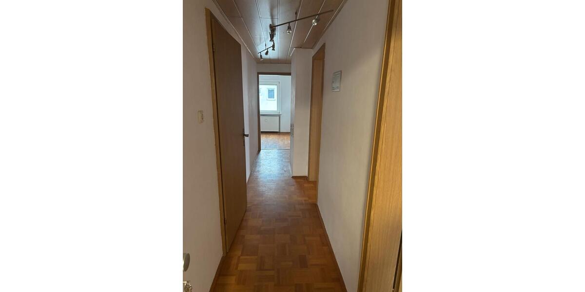 Dachgeschoßwohnung Vöhringen - 3 Zimmer, 64 m&sup2;, 900&euro; | Angebot:26185101