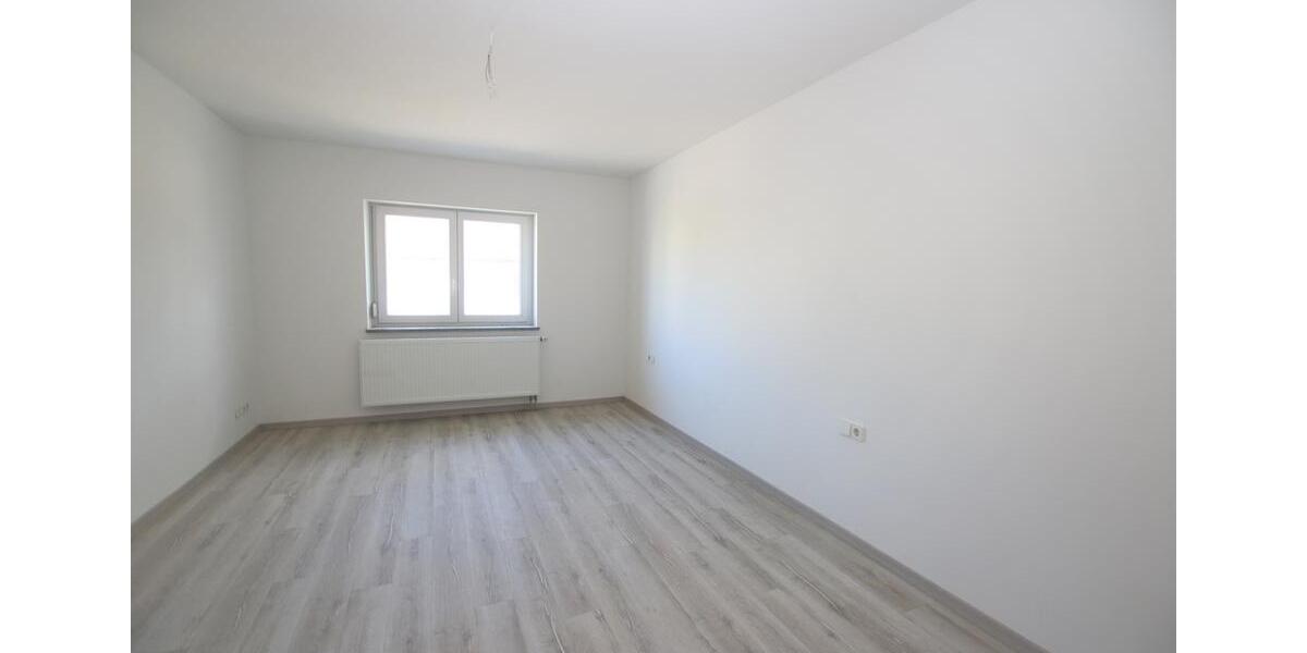 frisch renovierte 4-Zimmer-Wohnung mit Balkon zimmer