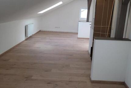 Kernsanierte DG Wohnung in GZ Top Lage 2 zimmer