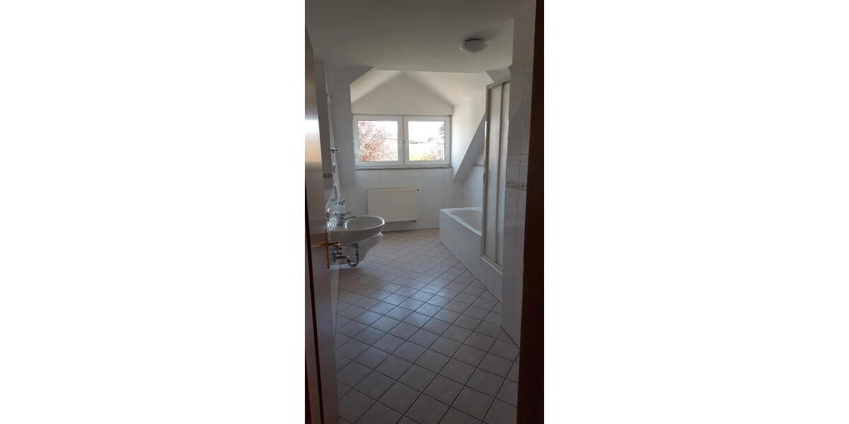 Dachgeschoßwohnung Günzburg - 3 Zimmer, 89 m&sup2;, 960&euro; | Angebot:26411253
