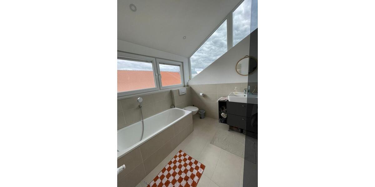 Lichtdurchflutete 3-Zimmer Wohnung mit Garage 3 zimmer