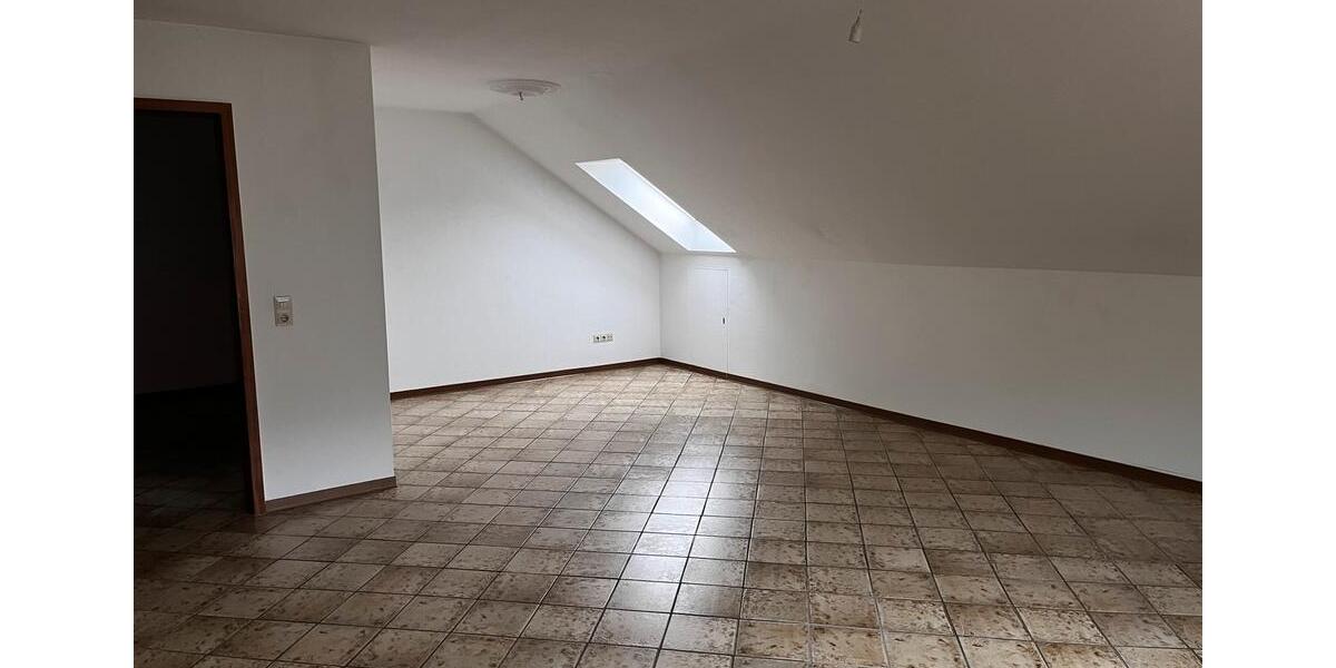 3 Zimmer Dachgeschoß Wohnung zimmer