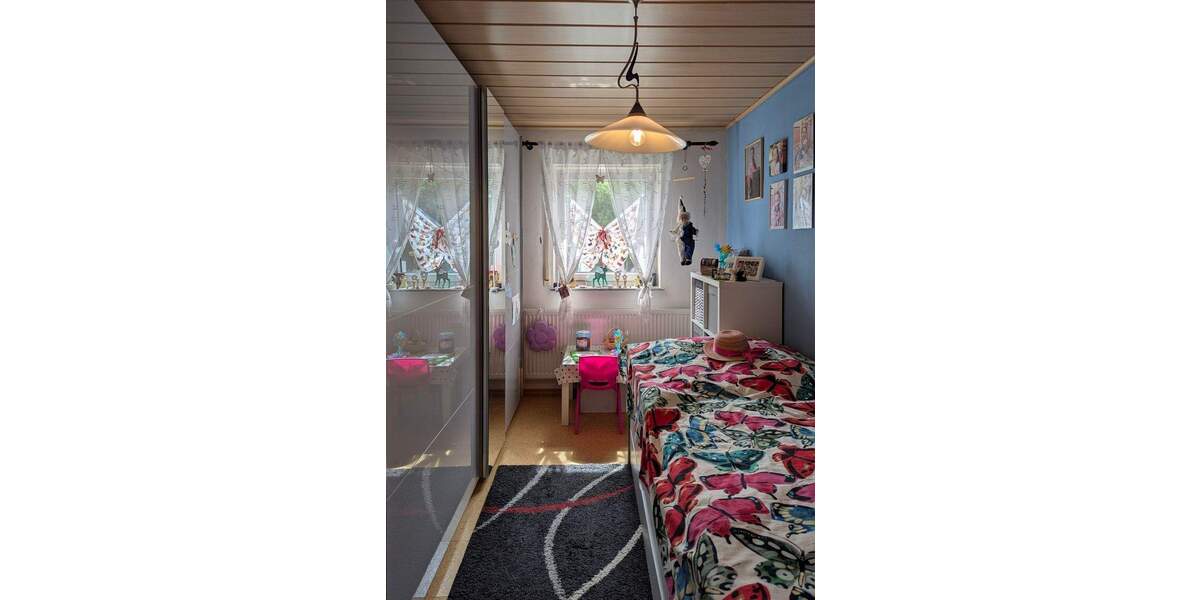 Ideal für Paare mit hohem Anspruch an Wohnkomfort: Barrierearme EG-Whg mit Gartenanteil in Eggingen 4 zimmer