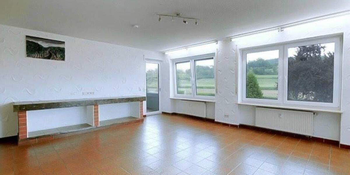 Wohnhaus mit drei Wohnungen, Doppelgarage und mehrere Stellplätze 1 zimmer