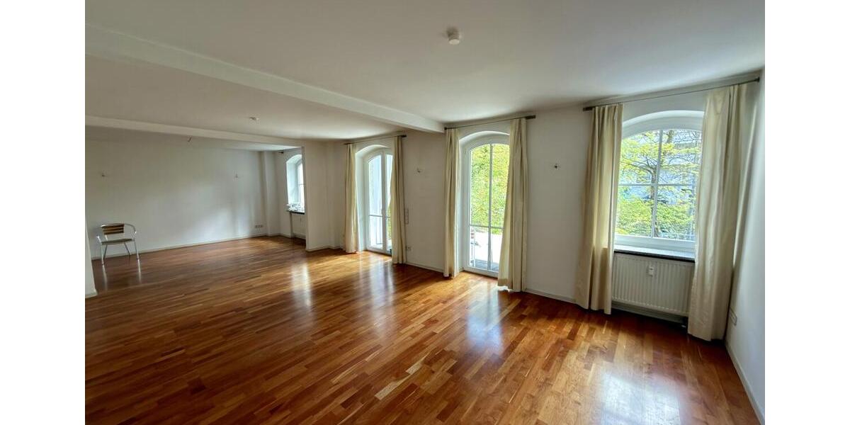Etagenwohnung Neu-Ulm Ludwigsfeld - 4.5 Zimmer, 168 m&sup2;, 2.500&euro; | Angebot:26393674