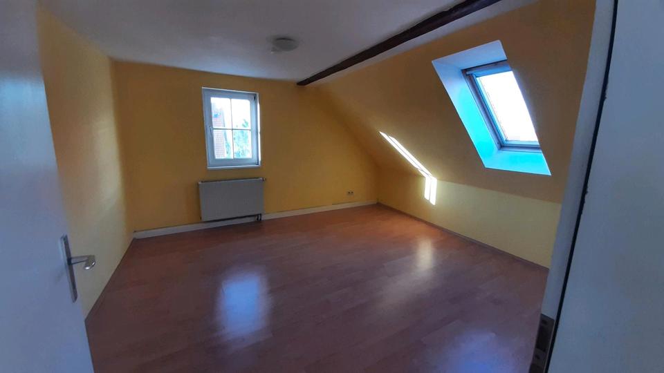 Dachgeschoßwohnung Berghülen - 3 Zimmer, 81 m&sup2;, 930&euro; | Angebot:26447033