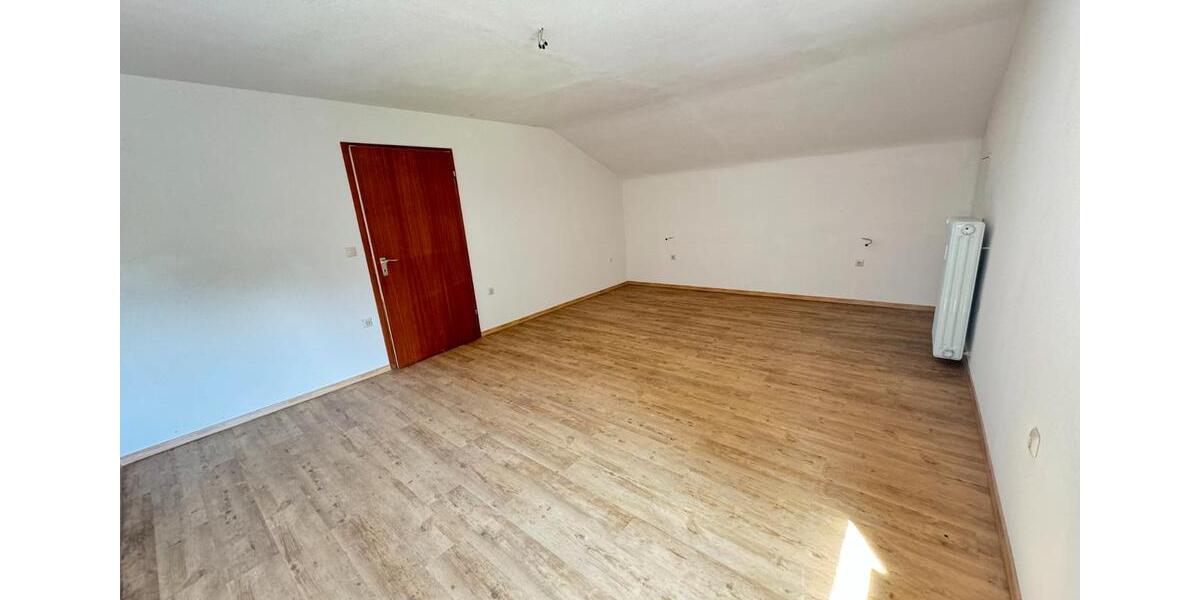 Dachgeschoßwohnung Günzburg - 4 Zimmer, 120 m&sup2;, 980&euro; | Angebot:26368905