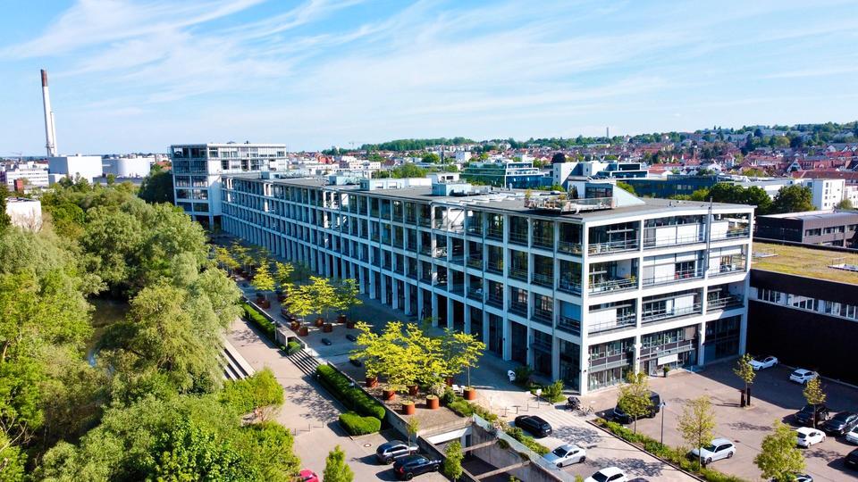 MODERNE UND HOCHWERTIGE BÜROFLÄCHE – VOLL AUSGESTATTET UND LICHTDURCHFLUTET IM STADTREGAL