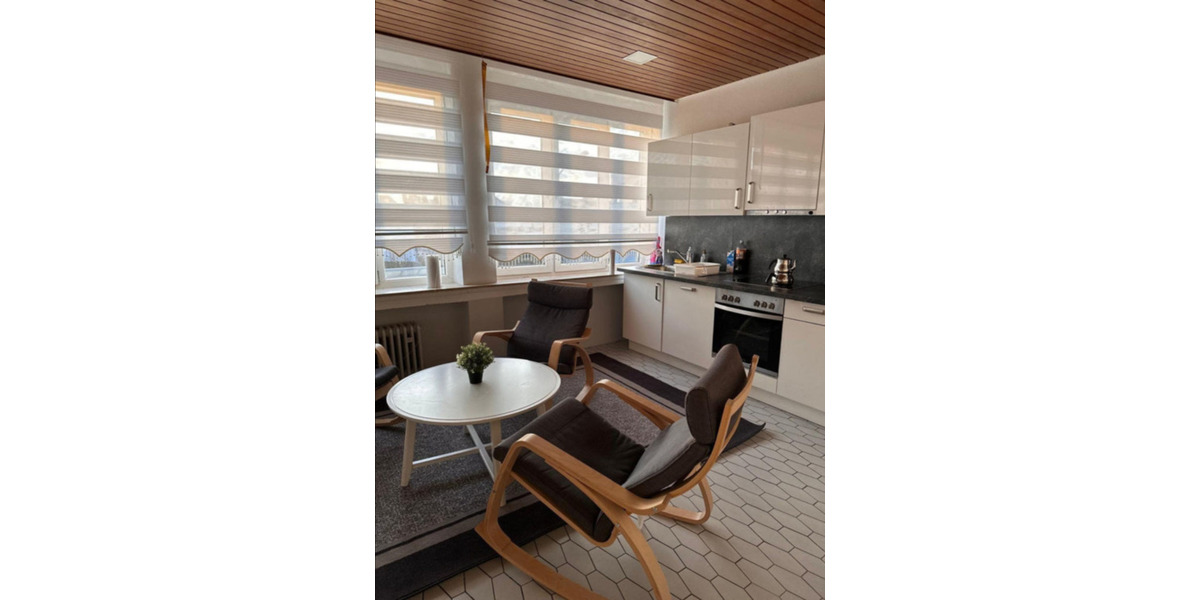 Etagenwohnung Neu-Ulm Ludwigsfeld - 10 Zimmer, 300 m&sup2;, 300&euro; | Angebot:25253016