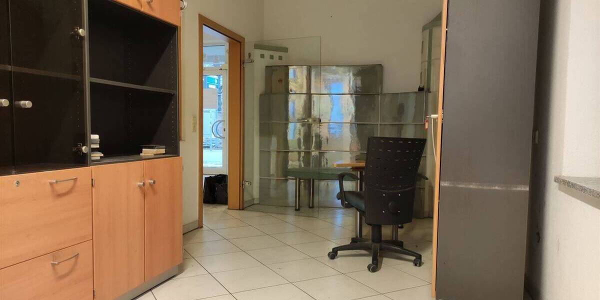 VIELSEITIG NUTZBARE PRAXIS, LADEN- ODER BÜROFLÄCHE IN TOP FREQUENTIERTER LAGE 4 zimmer