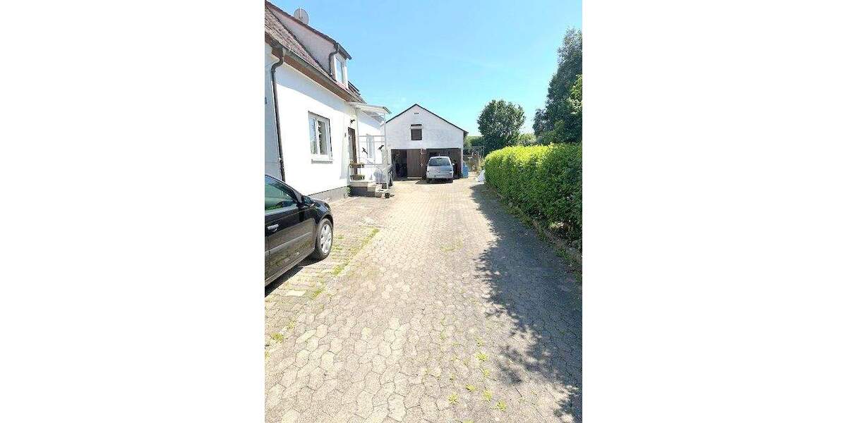 Erdgeschoss Wohnung mit Garage und Gartenanteil 3 zimmer