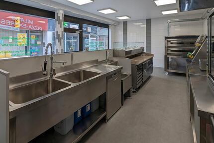 Voll ausgestatteter Lieferservice in Ulm-Böfingen zimmer