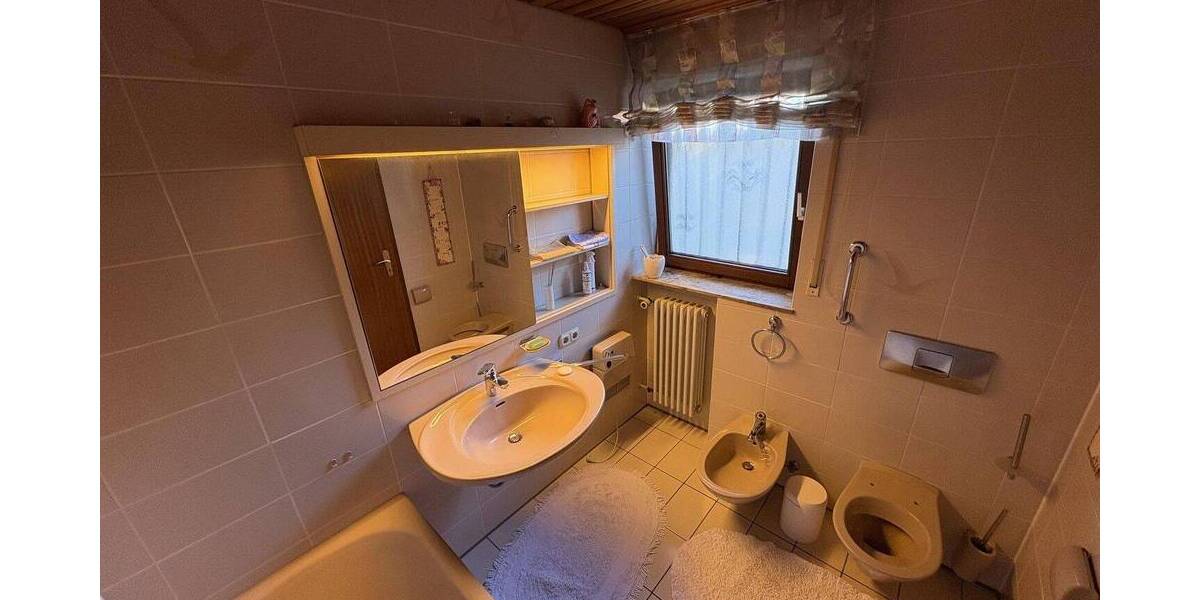 PROVISIONSFREI: Charaktervolles Haus auf großem Grund in familienfreundlicher Lage (Erbbaurecht) 7 zimmer