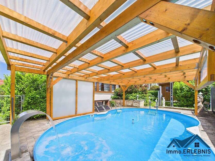 MIT POOL! Wohntraum mit Urlaubsfeeling: EFH mit 2 Whg., großem Garten, XXl-Garage, Carports uvm... !