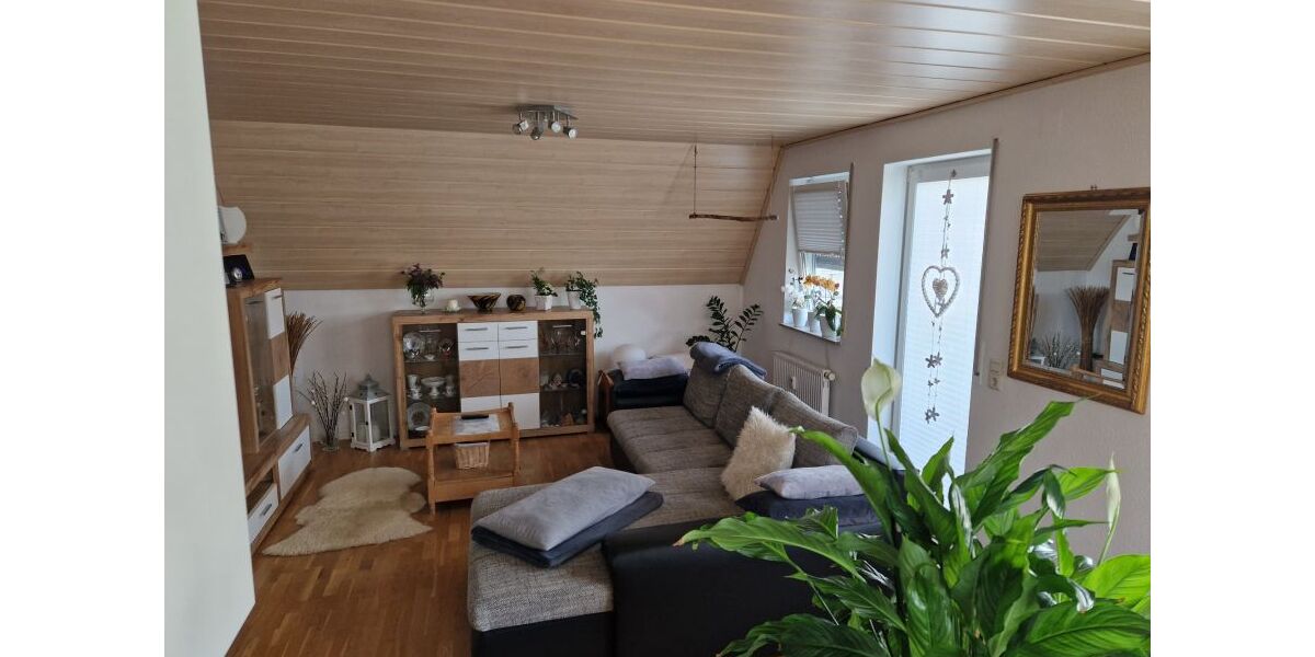 Provisionsfrei* Charmante 3 Zimmer Maisonette Dachgeschosswohnung mit Balkon & TG Stellplatz in Illertissen - Maisonettenwohnung Illertissen | Angebot:26594410
