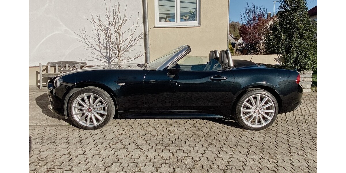 Fiat 124 Spider 19.505 km 22.500 &euro; Buch 89290