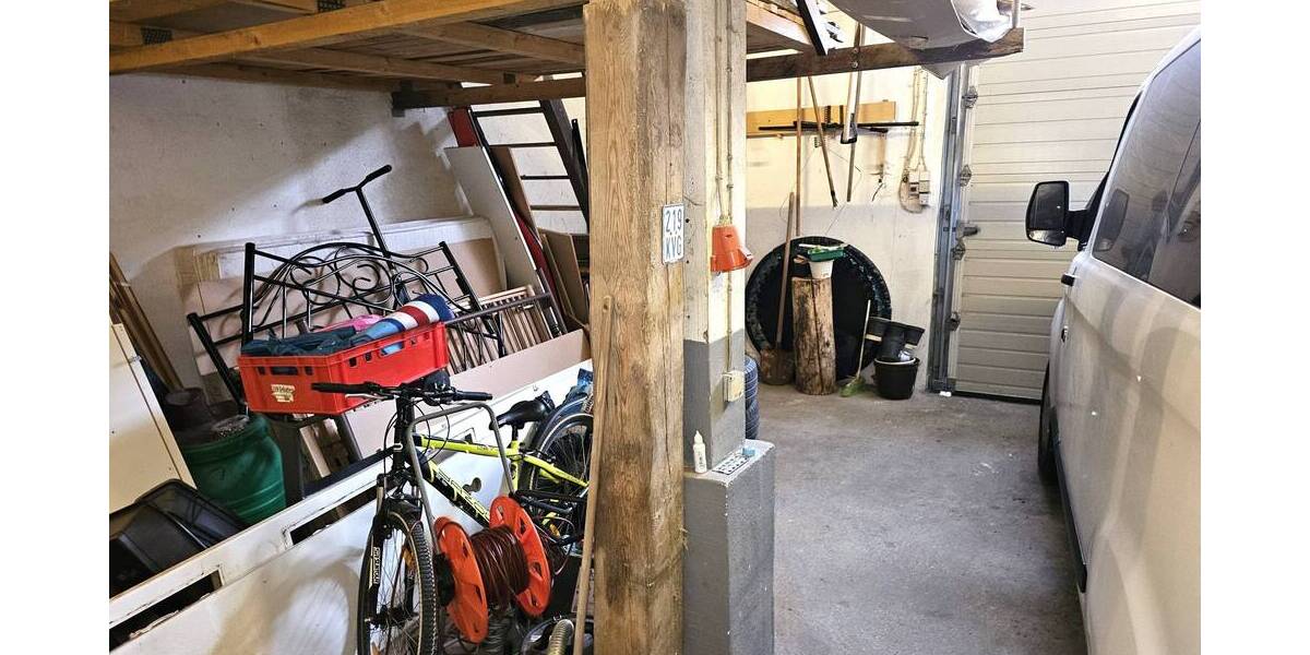 Etagenwohnung Laichingen Feldstetten - 7 Zimmer, 202 m&sup2;, 299.000&euro; | Angebot:25695100