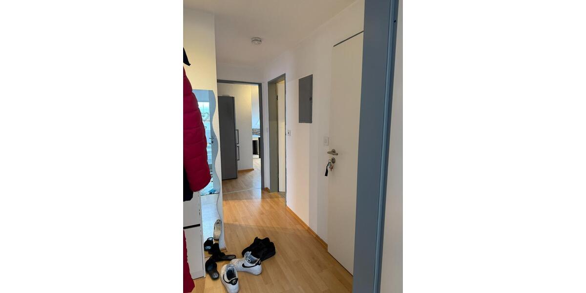 Helle 3 Zi. DG Wohnung mit Dachterrasse in ruhiger Lage 3 zimmer