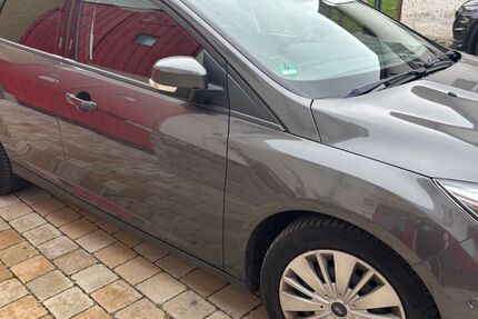 Ford Focus 89.966 km 10.500 € Giengen an der Brenz 89537