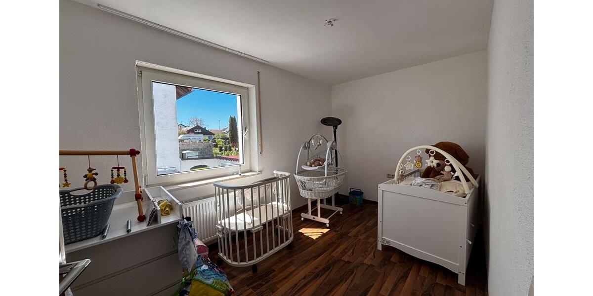 Etagenwohnung Illerkirchberg - 3.5 Zimmer, 85 m&sup2;, 1.100&euro; | Angebot:26396614
