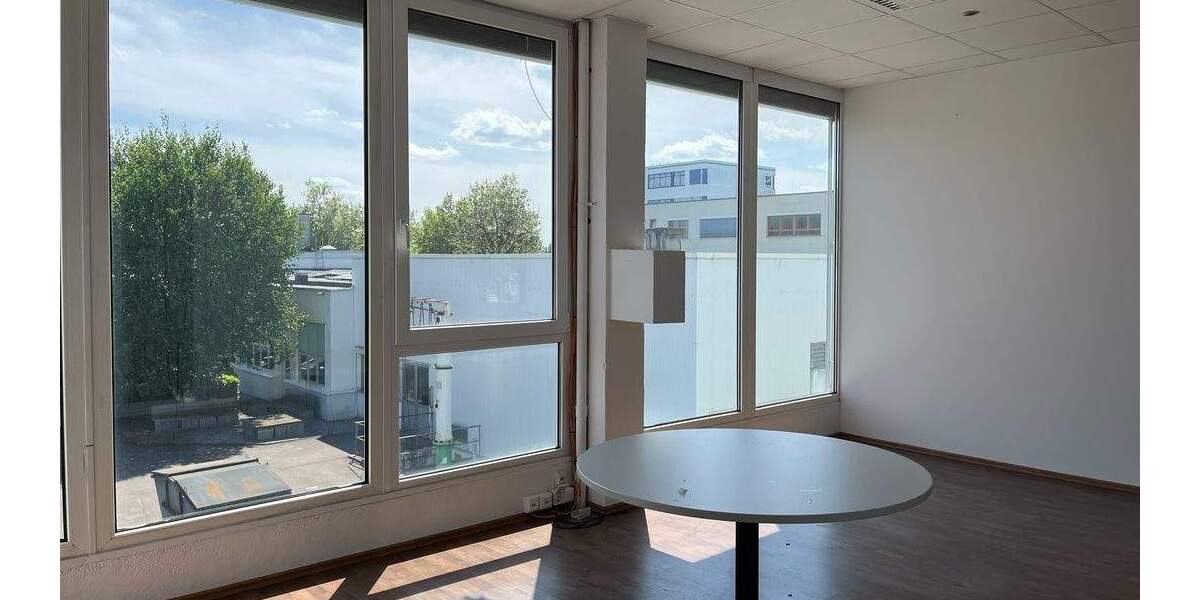 Wunschmietfläche gesucht ? 752 m² Hallen mit Büros Verwaltung zimmer