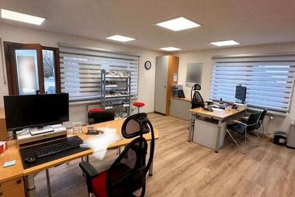 Gepflegte, helle BüroräumePraxis in Amstetten zimmer