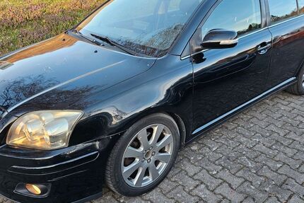 Toyota Avensis 215.000 km 2.990 &euro; Herbrechtingen 89542