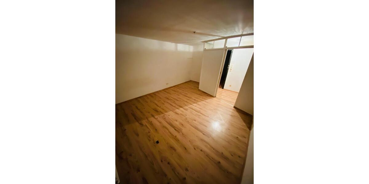 Büroraum in 2er Bürogemeinschaft mit gemeinsamer Küche und WC zimmer