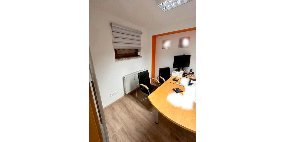 Gepflegte, helle BüroräumePraxis in Amstetten zimmer