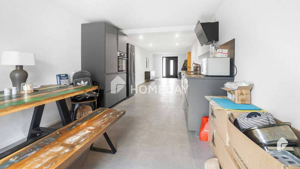 Modernes Mehrfamilienhaus in Hanglage - Traumhaftes Wohnen mit Pool, Garten und Dachterrasse