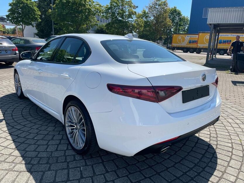 Alfa Romeo Giulia 166.550 km 15.999 € Ulm 89079
